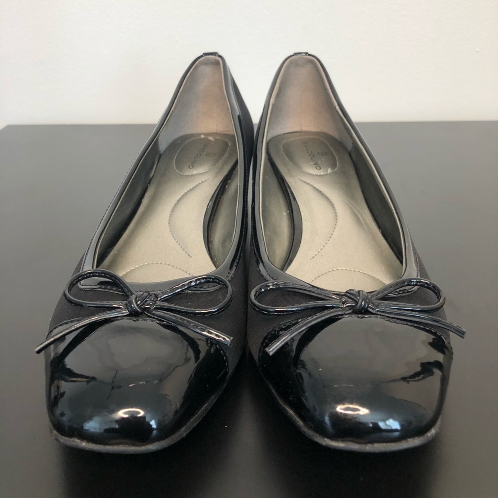 Bandolino Black Pump